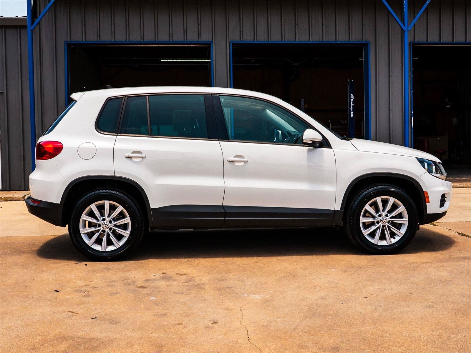 Used 2014 Volkswagen Tiguan SE FWD image 3