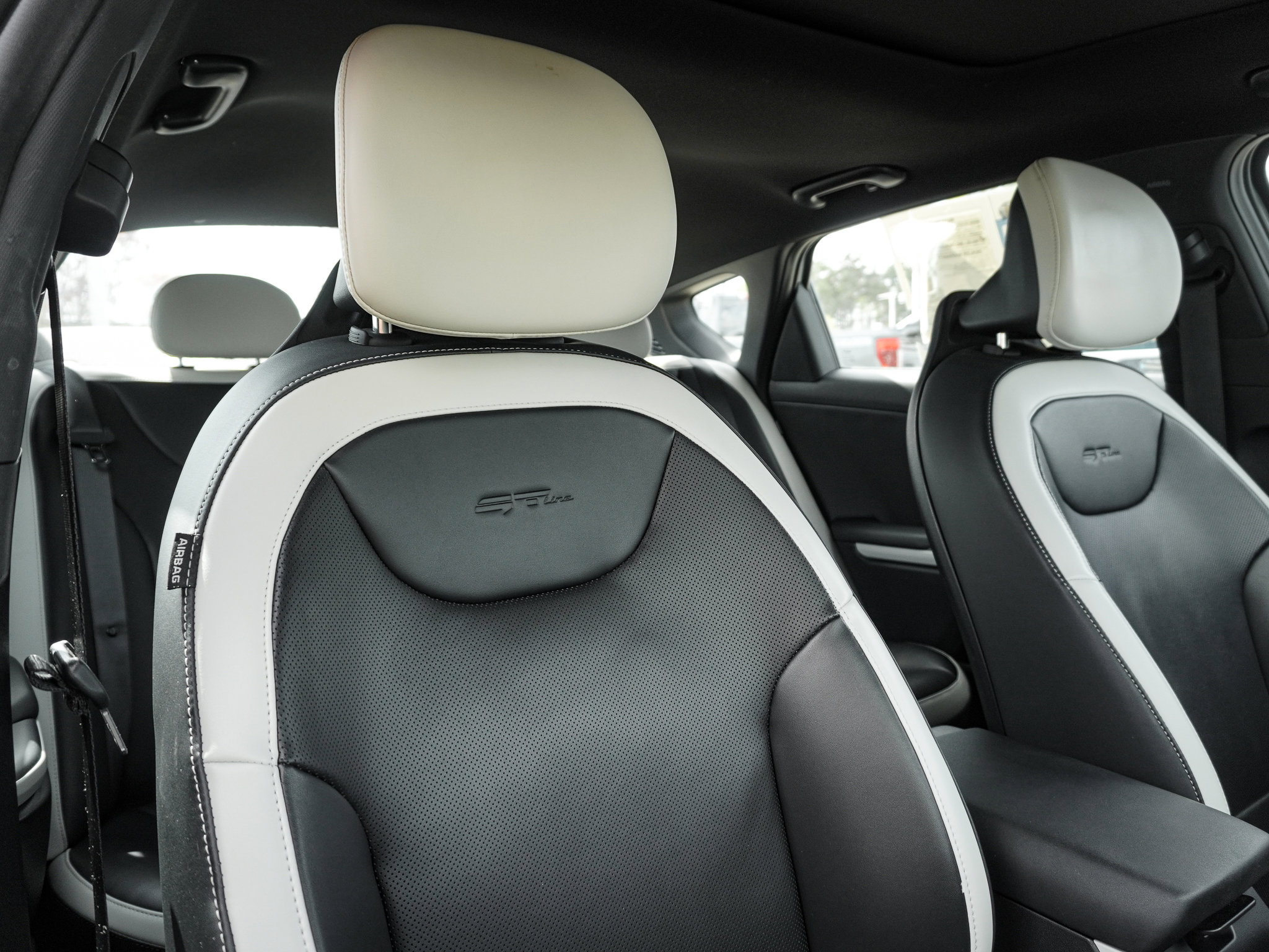 Used 2025 Kia K4 GT-Line w/ GT-Line Premium Package image 35