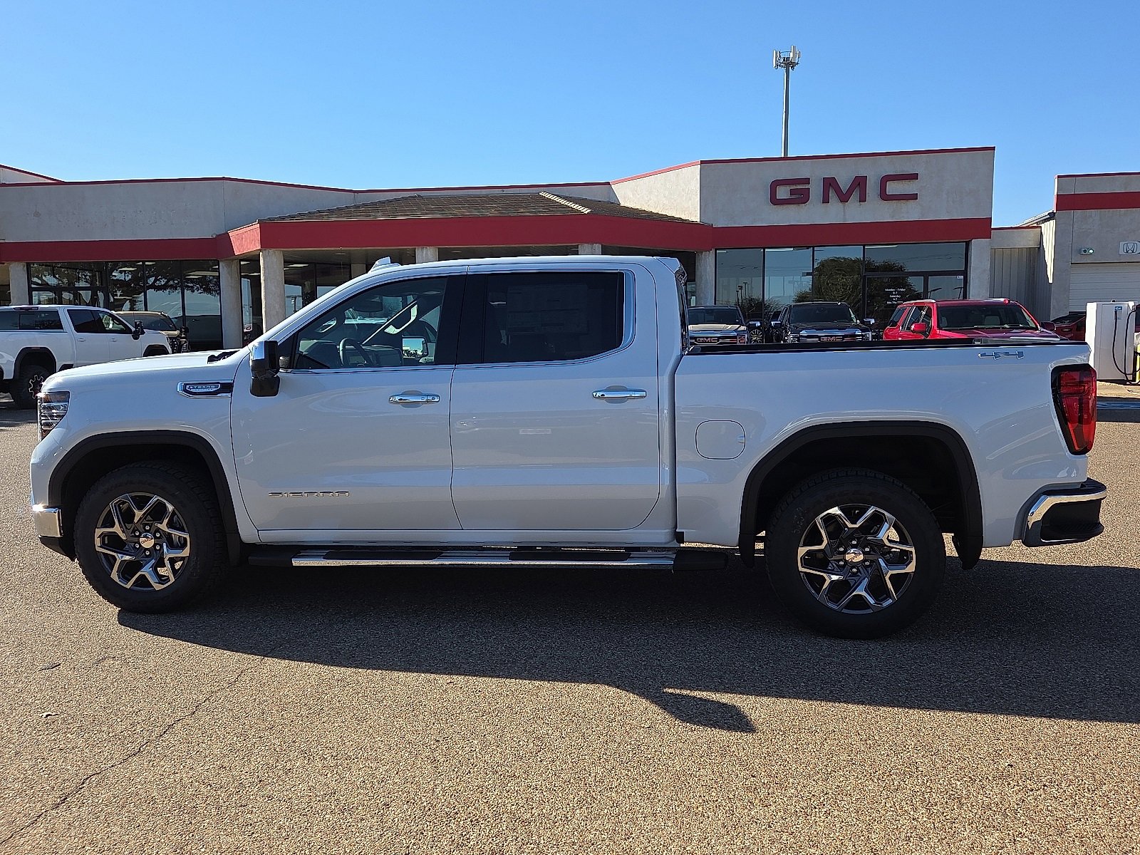 New 2026 GMC Sierra 1500 SLT image 2