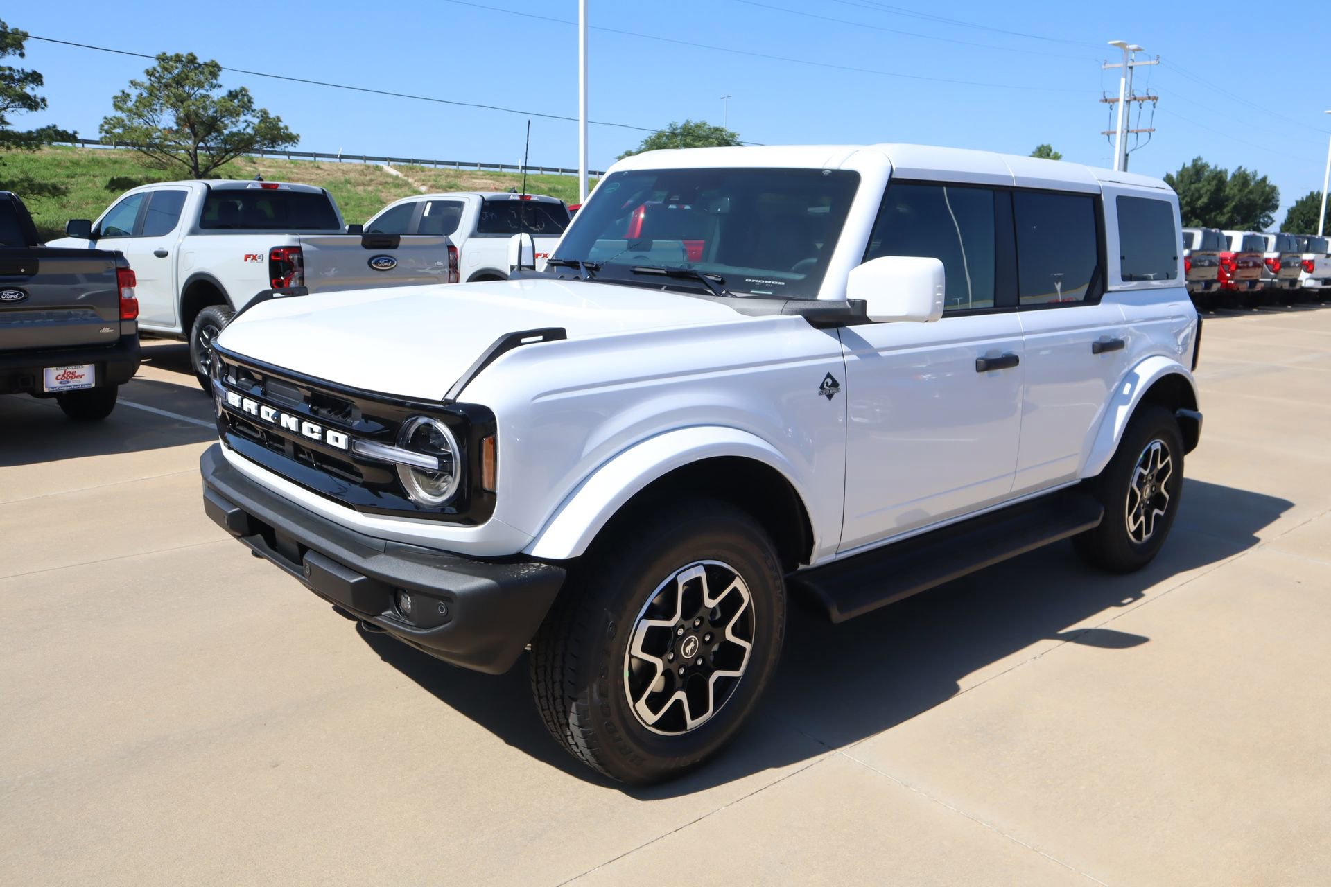 New 2026 Ford Bronco Outer Banks AWD/4WD image 11