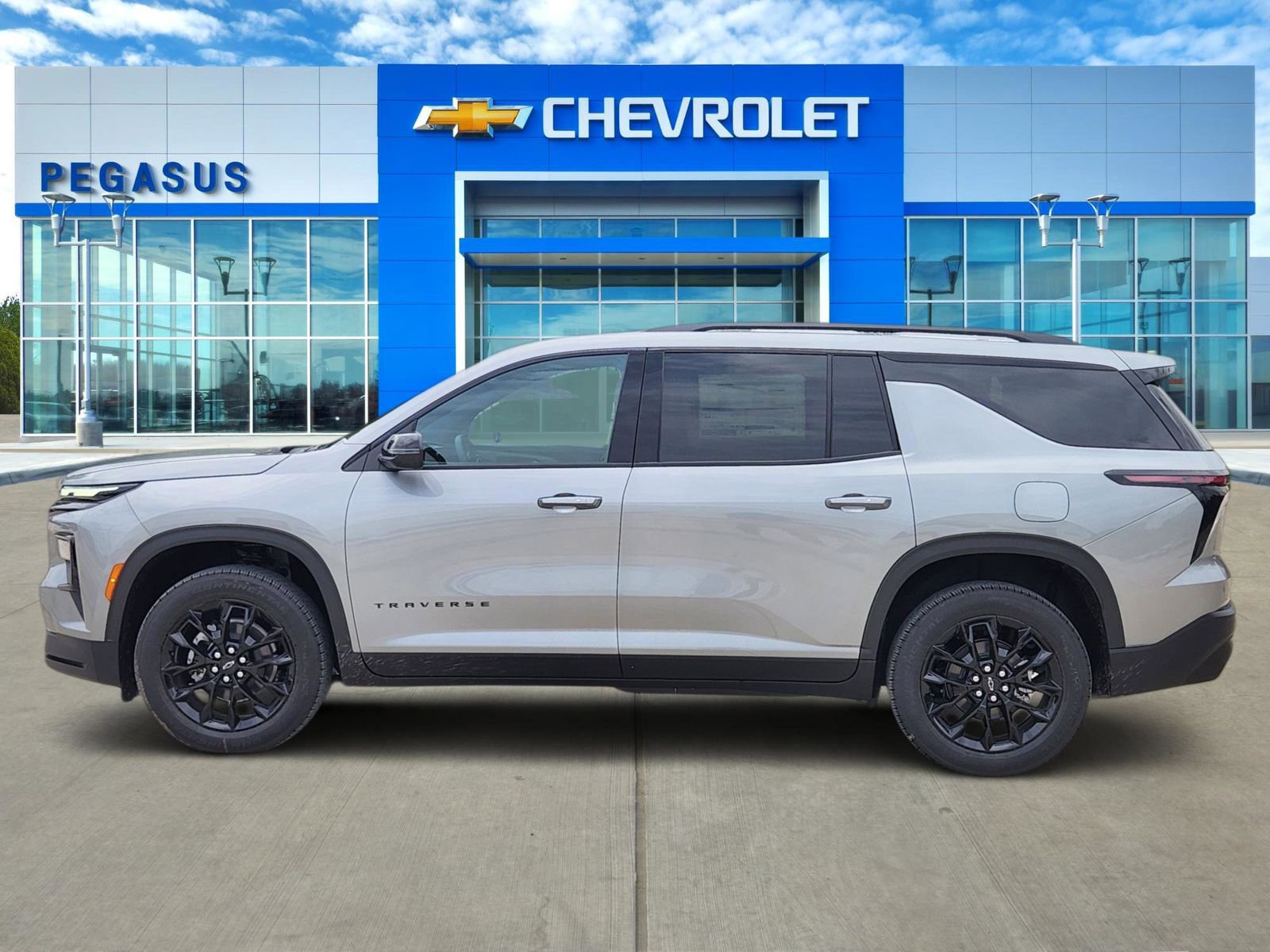 New 2026 Chevrolet Traverse LT w/ Midnight/Sport Edition FWD image 3