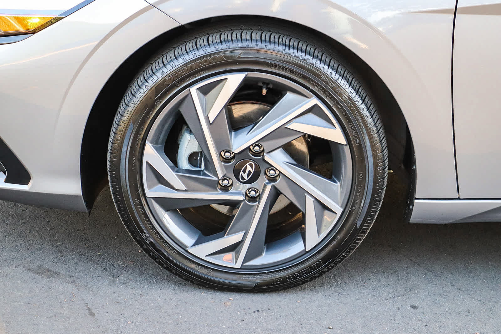 Certified 2025 Hyundai Elantra Limited FWD image 11