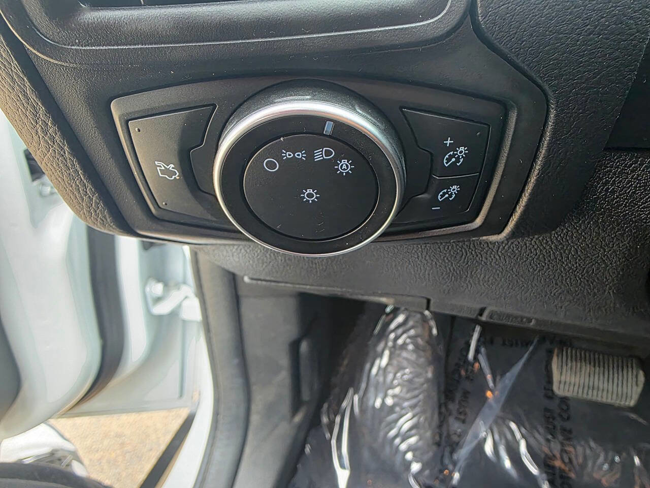 Used 2018 Ford Focus SE image 38