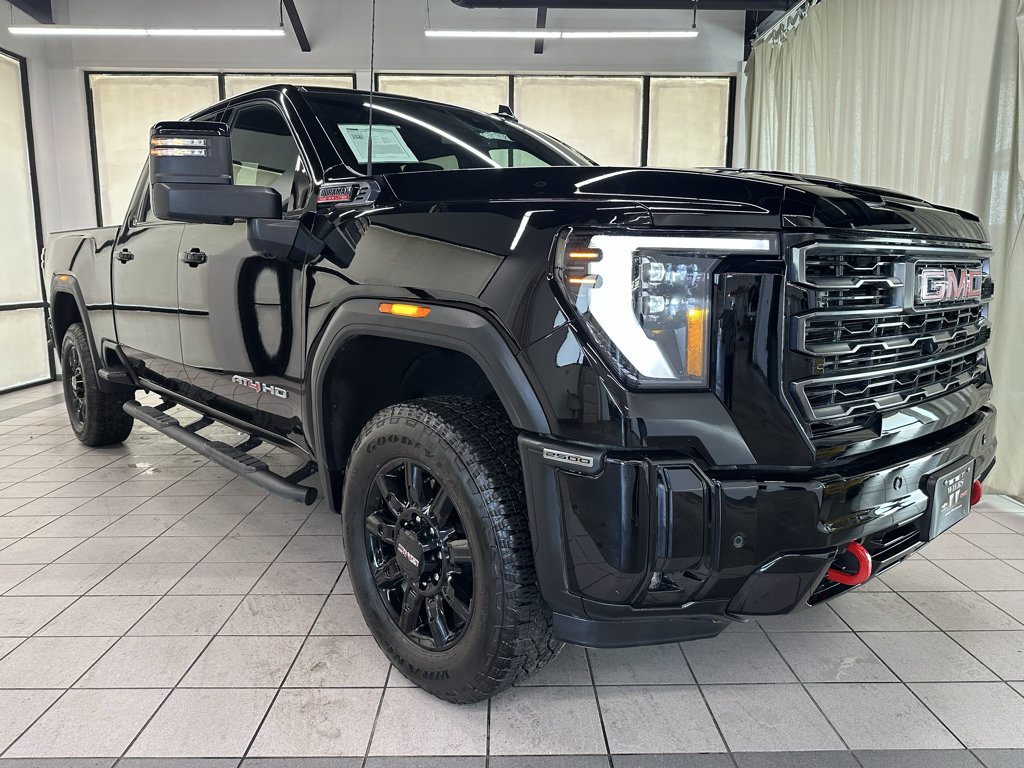 Used 2025 GMC Sierra 2500 AT4 AWD/4WD image 2