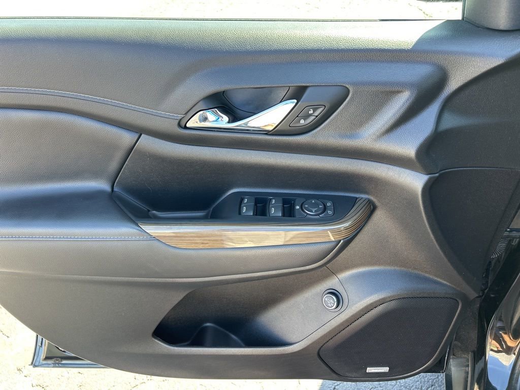 Used 2023 GMC Acadia SLE w/ Infotainment Package image 15