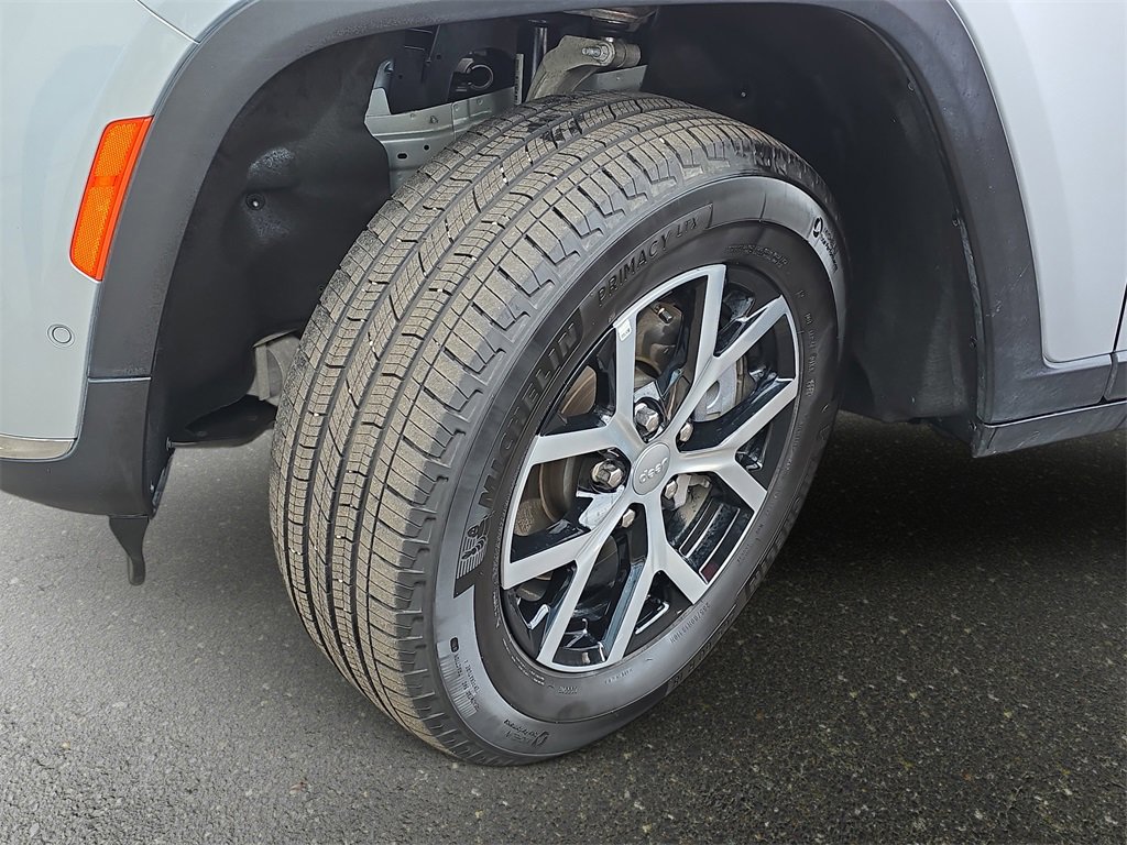 Used 2024 Jeep Grand Cherokee L Limited w/ Luxury Tech Group II image 35