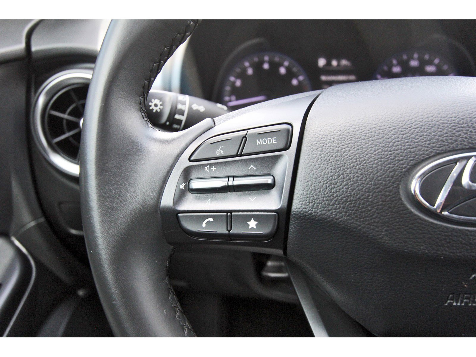 Certified 2022 Hyundai Kona SEL w/ Convenience Package FWD image 18
