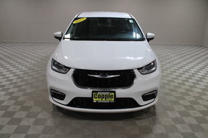 Used 2023 Chrysler Pacifica Touring-L image 6