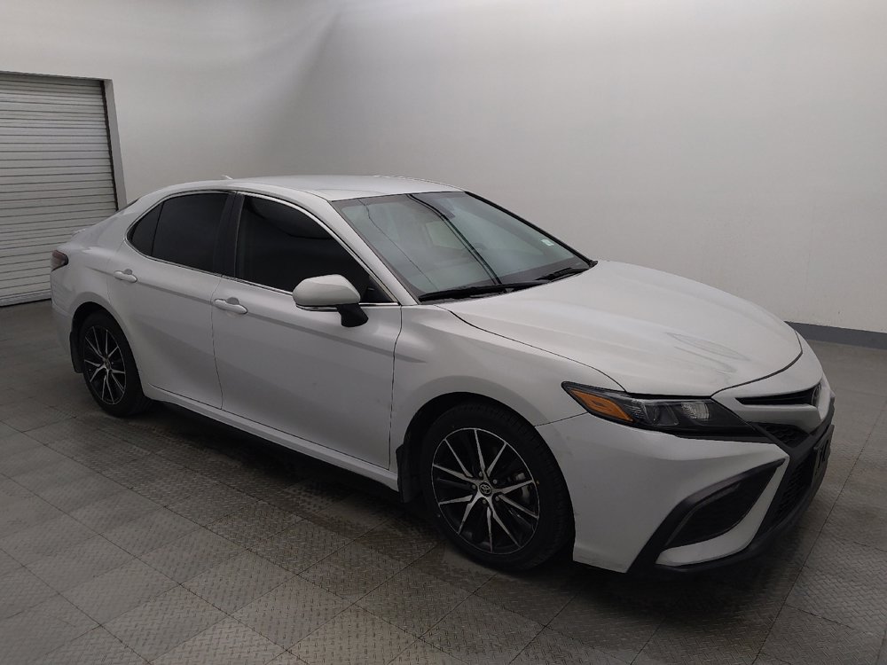 Used 2024 Toyota Camry SE image 11