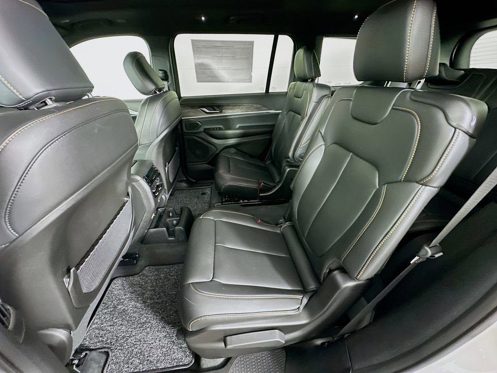 New 2026 Jeep Grand Cherokee L Limited AWD/4WD image 32