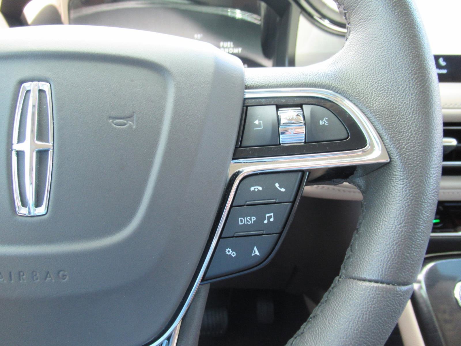 Used 2022 Lincoln Nautilus FWD w/ Premium Package image 24