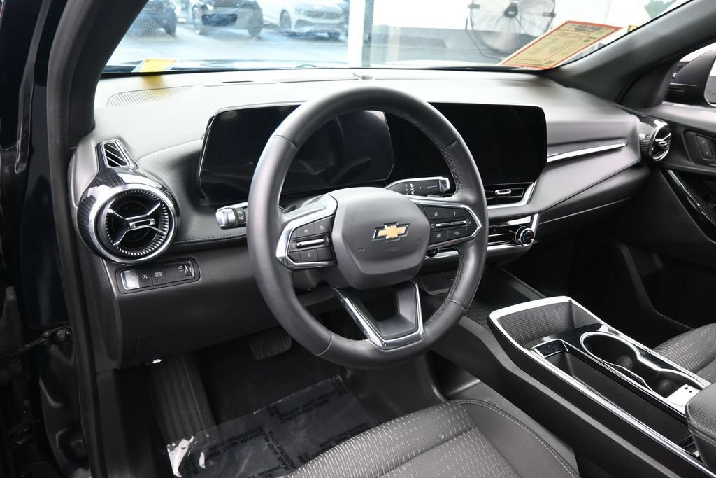 Used 2025 Chevrolet Equinox LT FWD image 11
