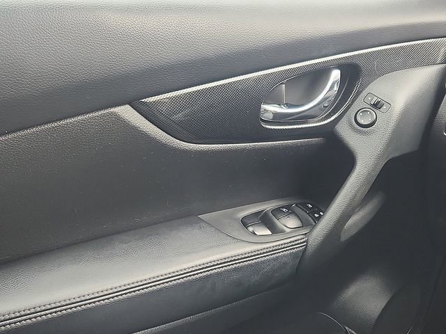 Used 2016 Nissan Rogue SL w/ SL Premium Package image 11