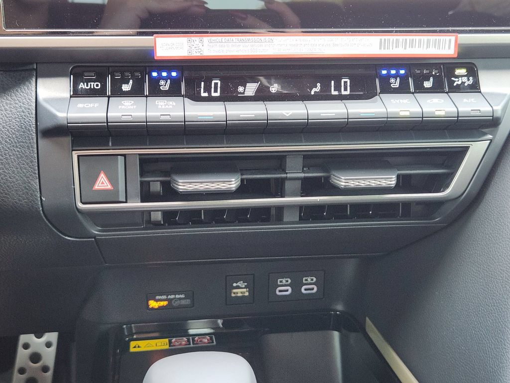 New 2026 Toyota Camry Hybrid FWD image 19