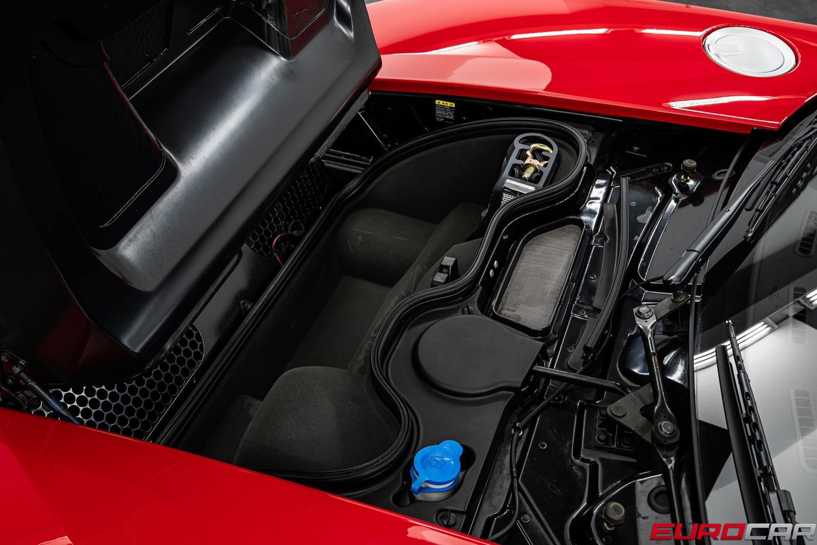 Used 2005 Ford GT RWD image 10