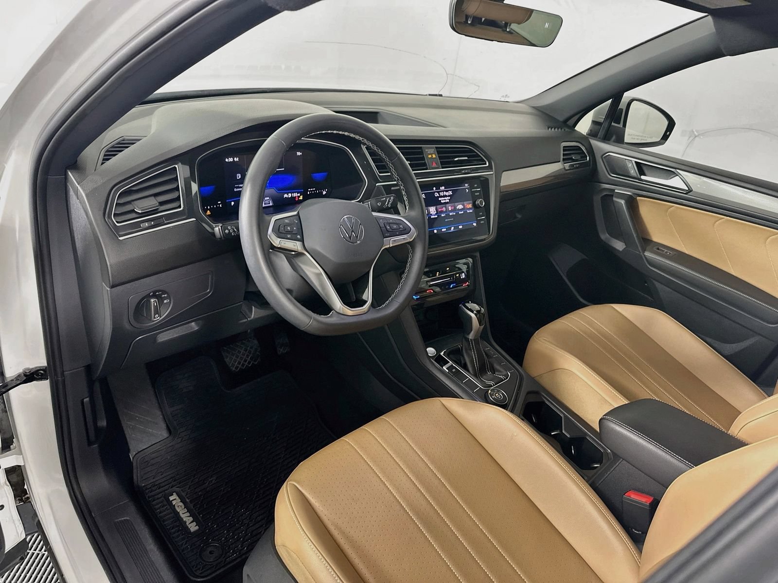 Used 2024 Volkswagen Tiguan SE AWD/4WD image 9
