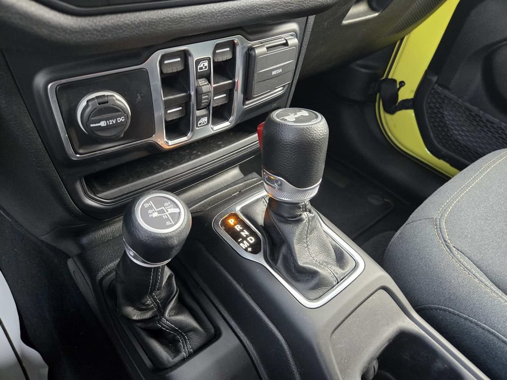 Used 2024 Jeep Wrangler Unlimited w/ Convenience Group AWD/4WD image 32