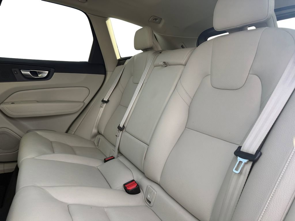 Used 2024 Volvo XC60 B5 Plus image 14