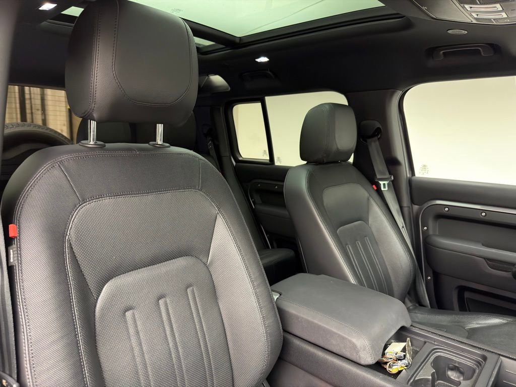 Used 2022 Land Rover Defender 110 X-Dynamic SE image 5