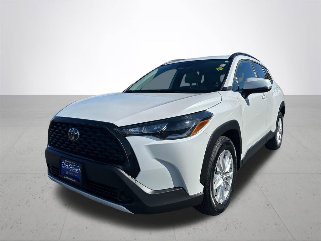 Used 2023 Toyota Corolla Cross LE w/ Moonroof Package image 2