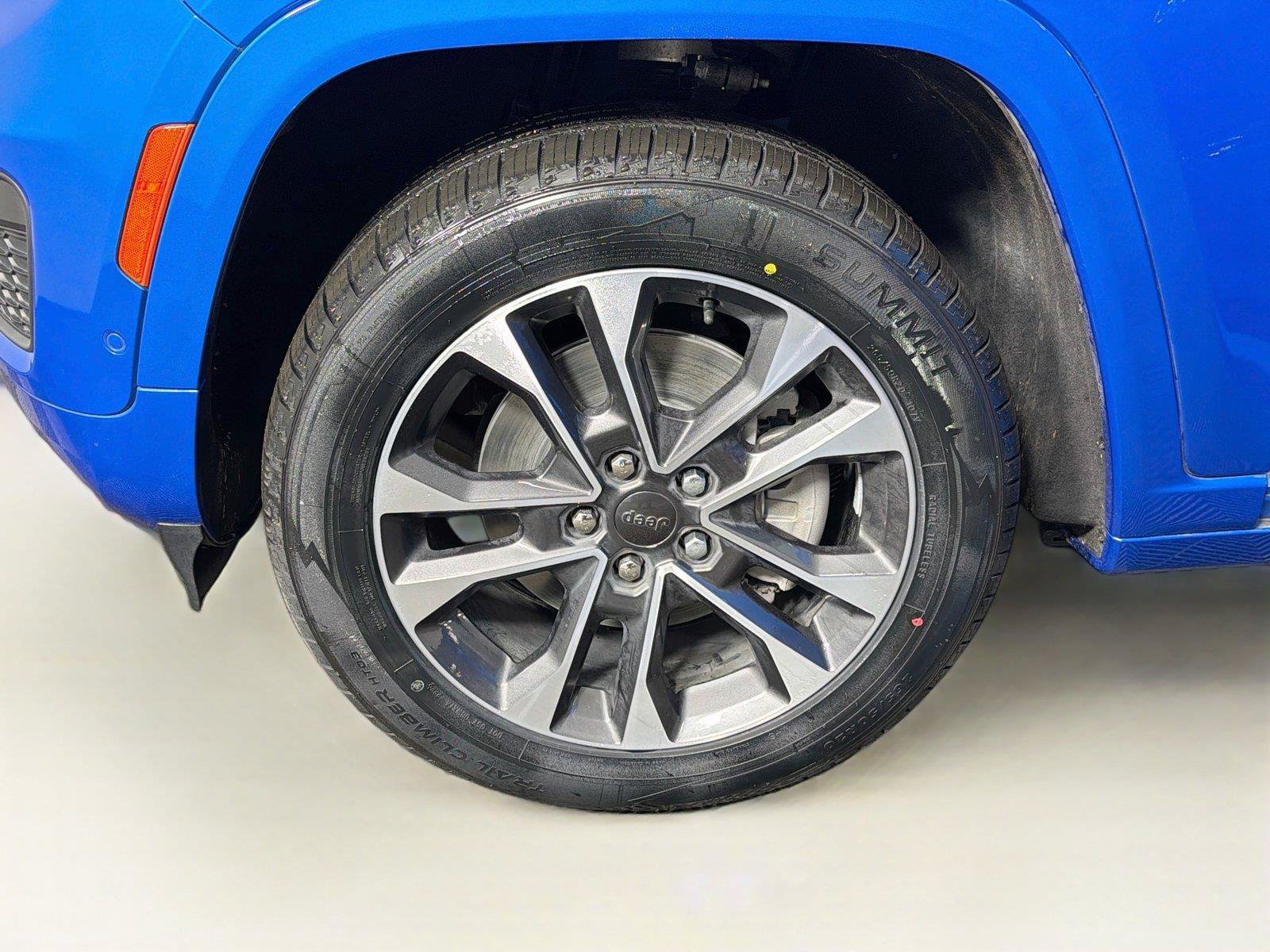Used 2022 Jeep Grand Cherokee Overland w/ Advanced Protech Group III AWD/4WD image 34