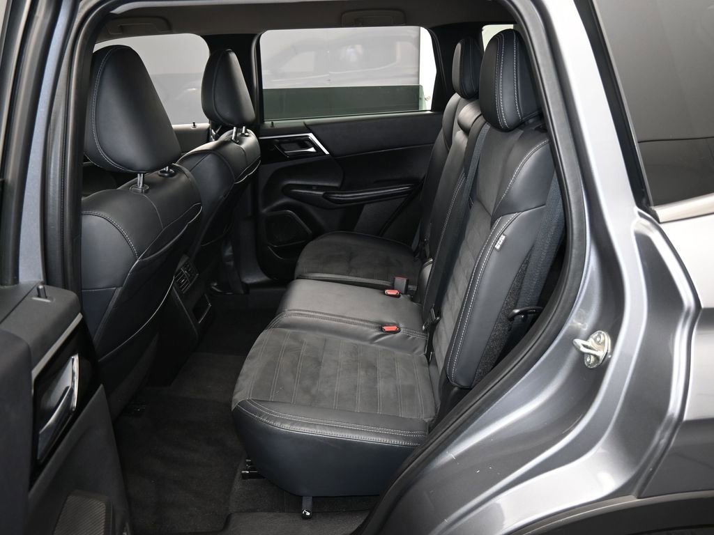 Used 2022 Mitsubishi Outlander SE image 34