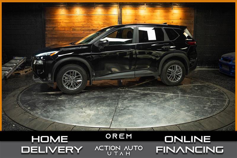 Used 2023 Nissan Rogue S image 1