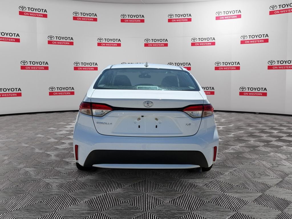 Used 2022 Toyota Corolla LE image 4