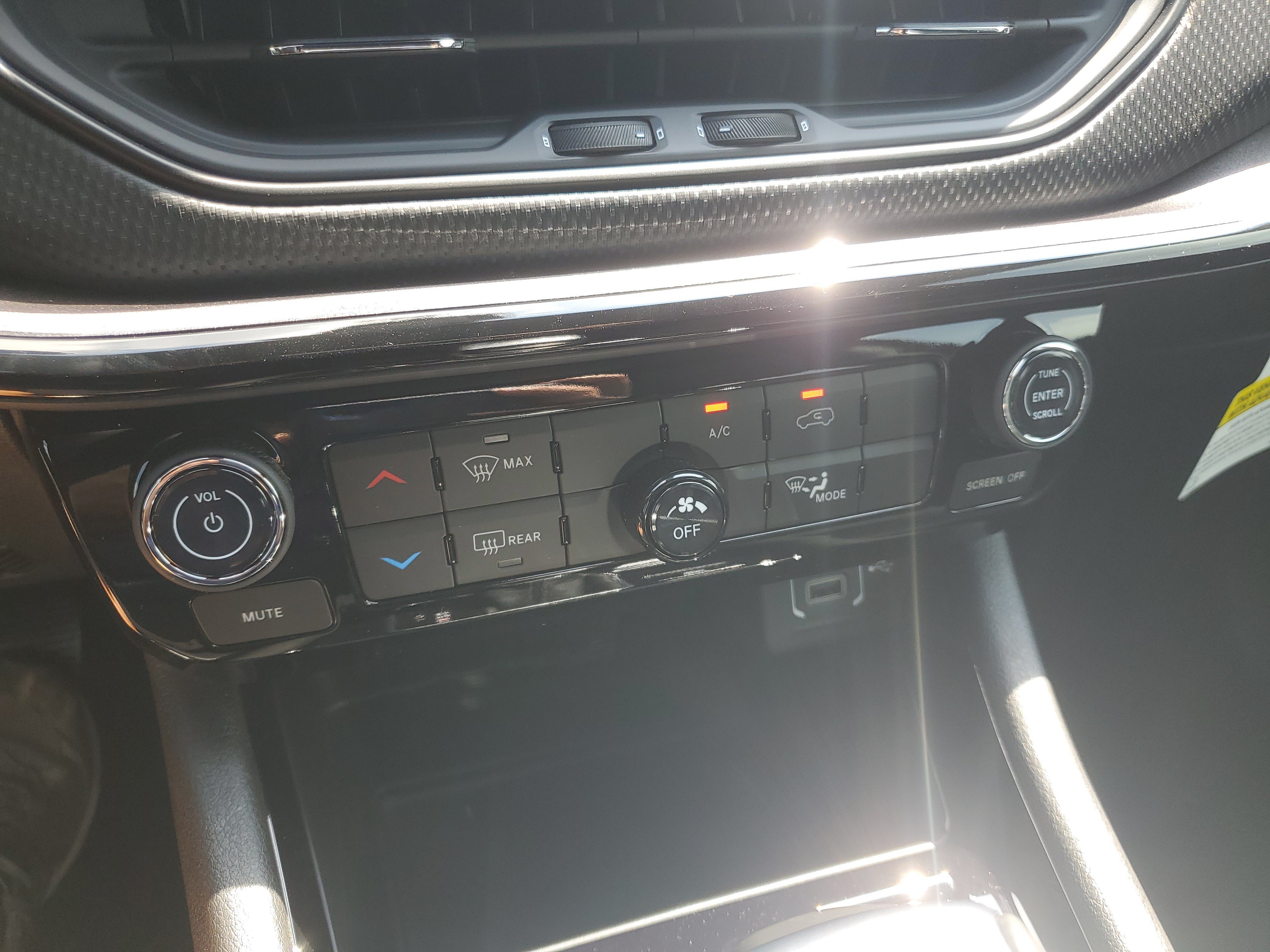 New 2026 Jeep Compass Latitude AWD/4WD image 18