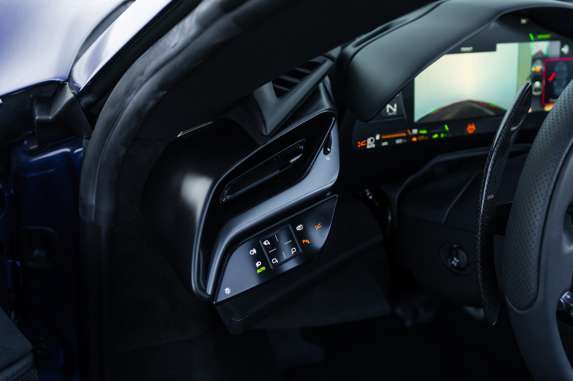 Used 2025 Ferrari SF90 Spider image 28