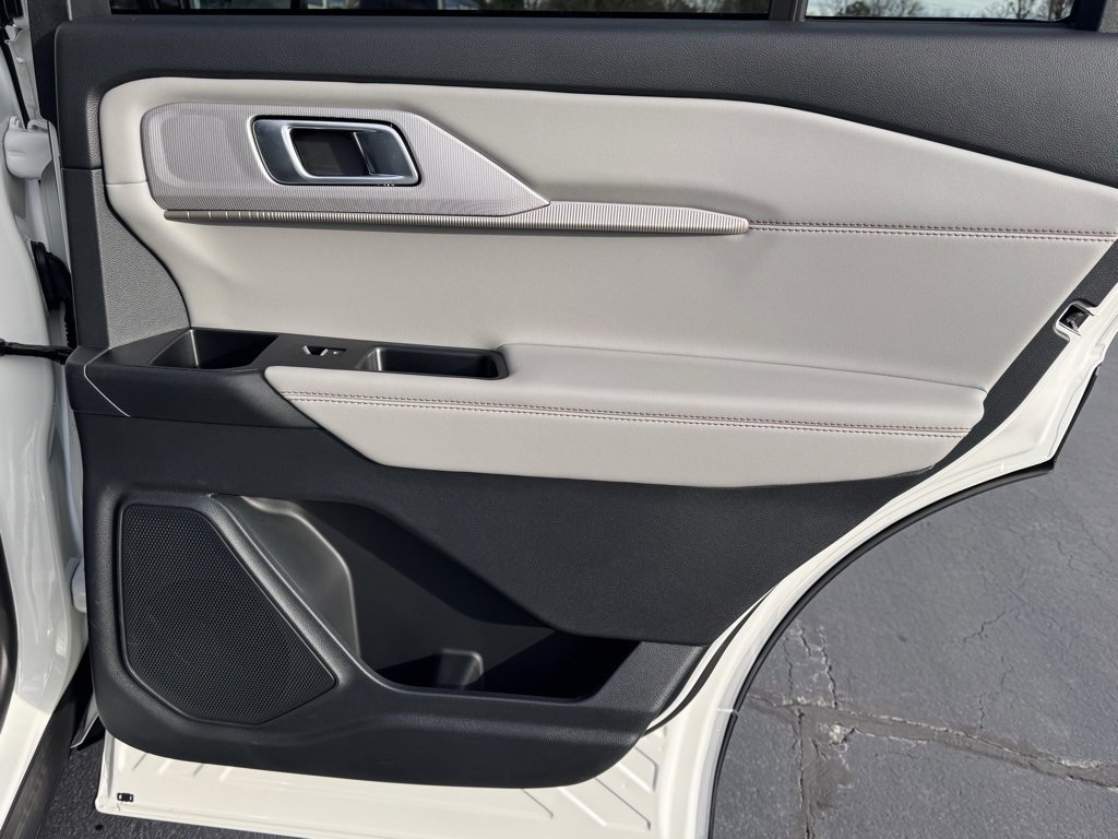 Used 2025 Ford Explorer Active w/ Active Comfort Package image 32