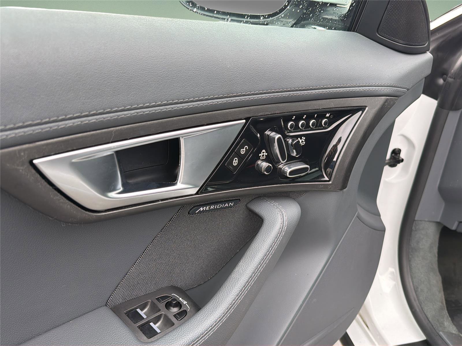 Used 2015 Jaguar F-TYPE S RWD image 25