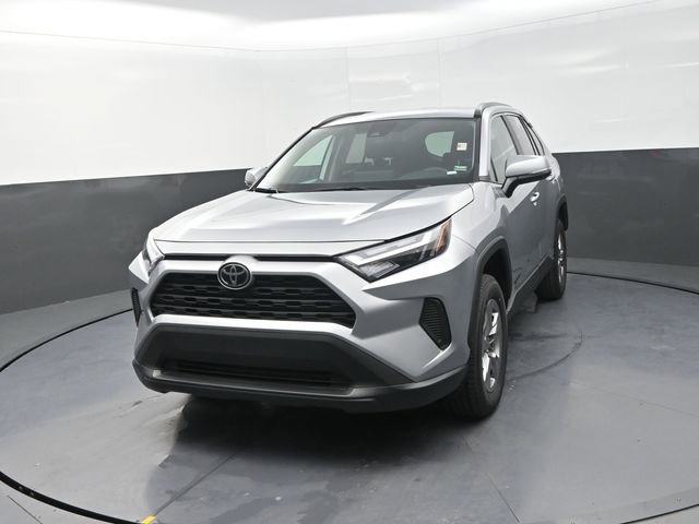 Used 2025 Toyota RAV4 XLE image 2