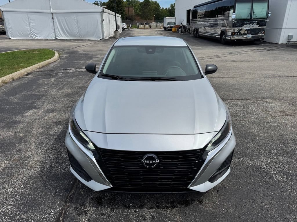 Used 2024 Nissan Altima 2.5 S FWD image 2