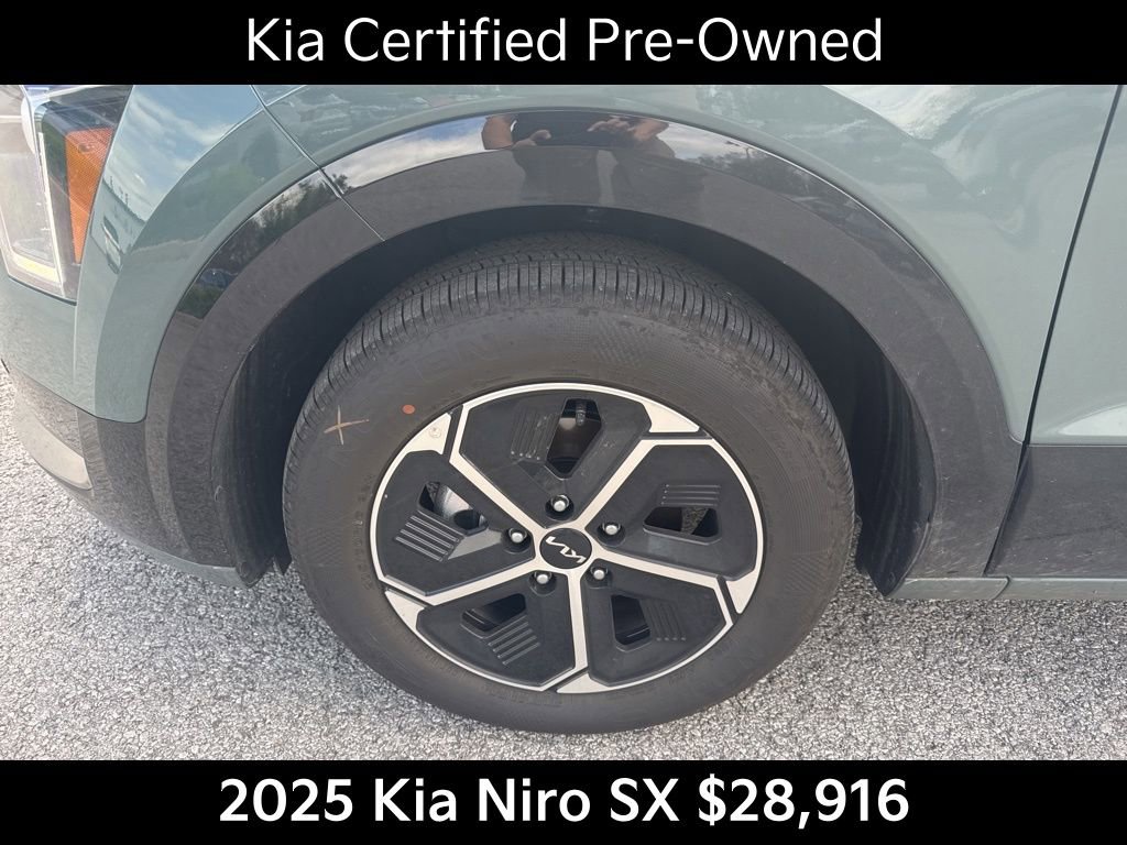 Certified 2025 Kia Niro SX image 11