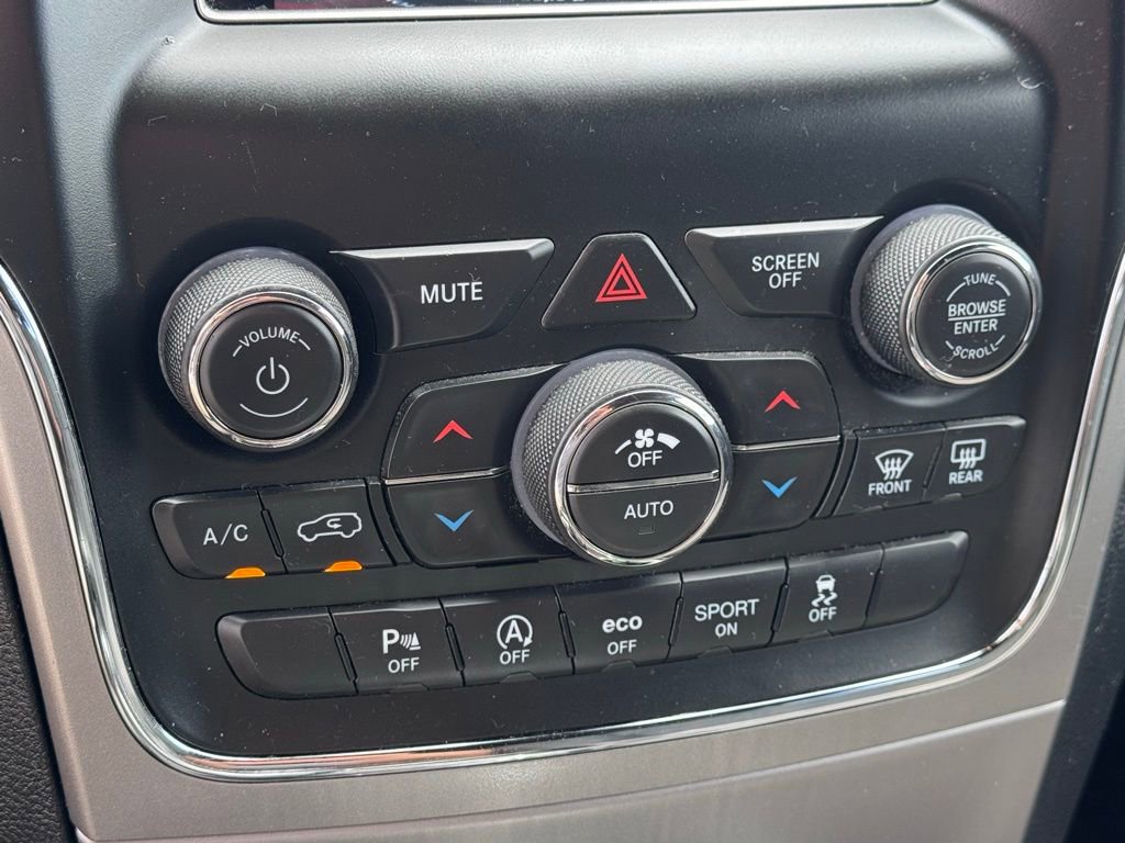 Used 2020 Jeep Grand Cherokee Laredo AWD/4WD image 18