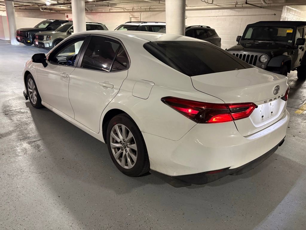 Used 2018 Toyota Camry LE image 5