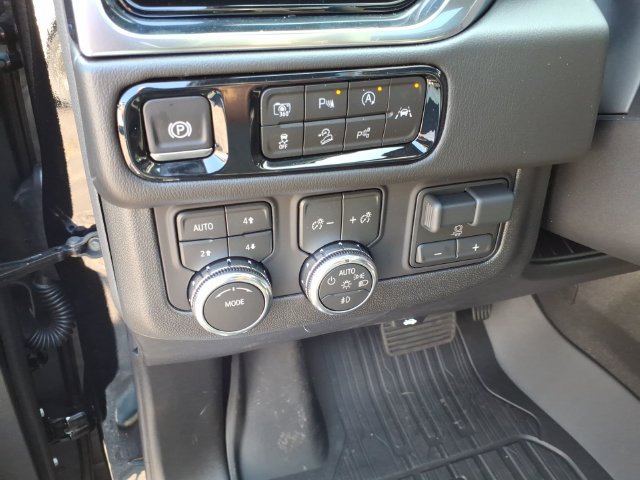 New 2026 GMC Yukon Denali w/ Advanced Technology Package AWD/4WD image 21