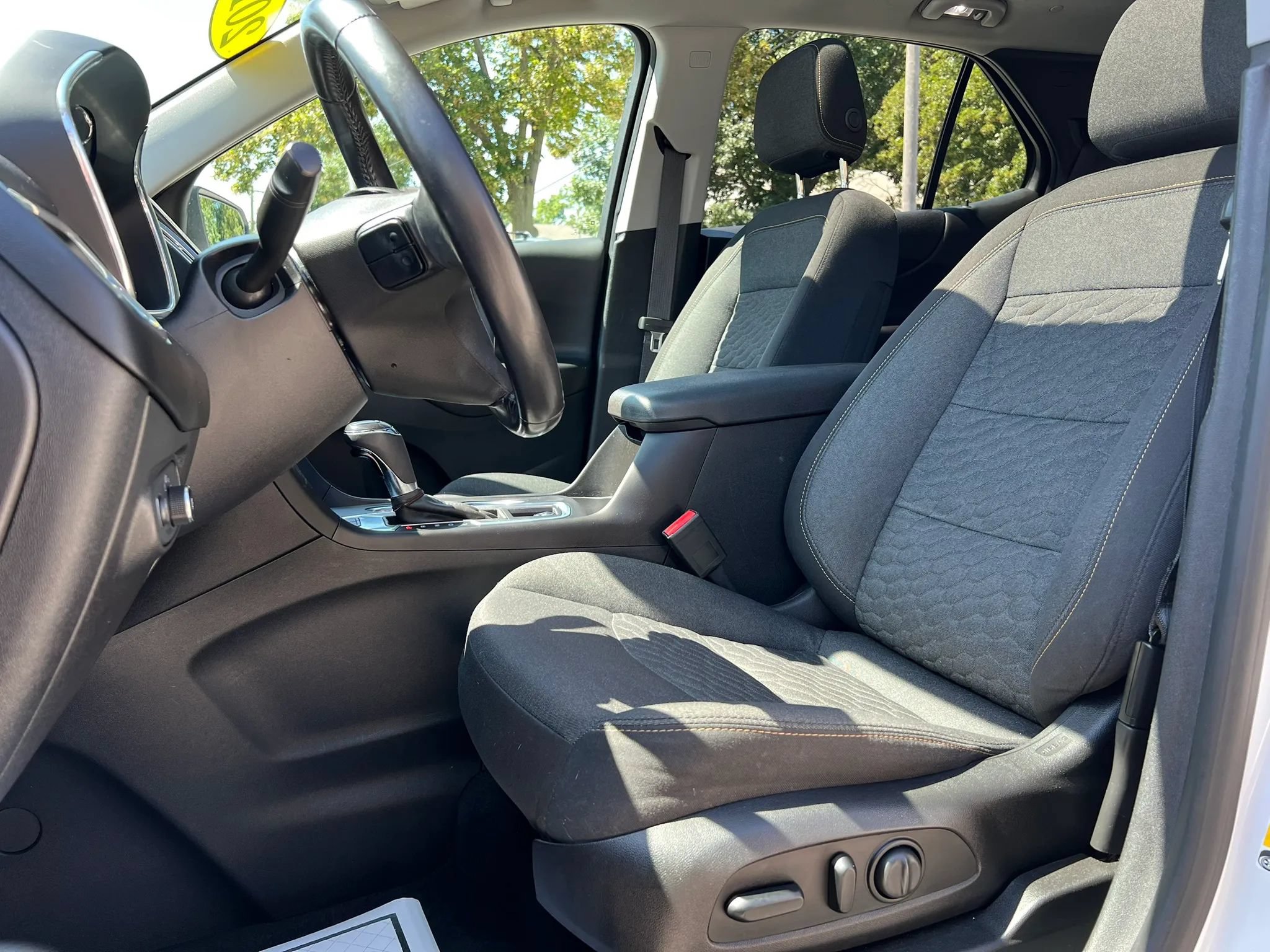 Used 2018 Chevrolet Equinox LT w/ Sun & Infotainment Package AWD/4WD image 11