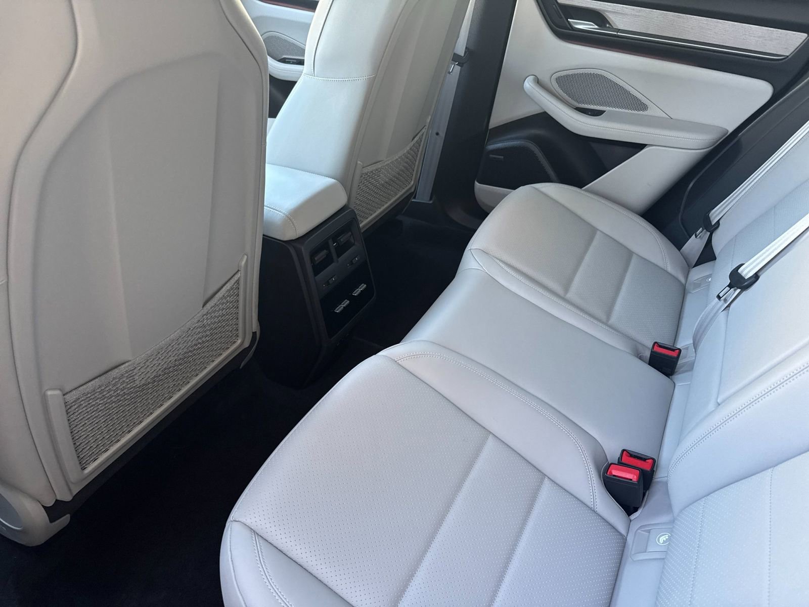 Used 2025 Porsche Macan 4 Electric image 14