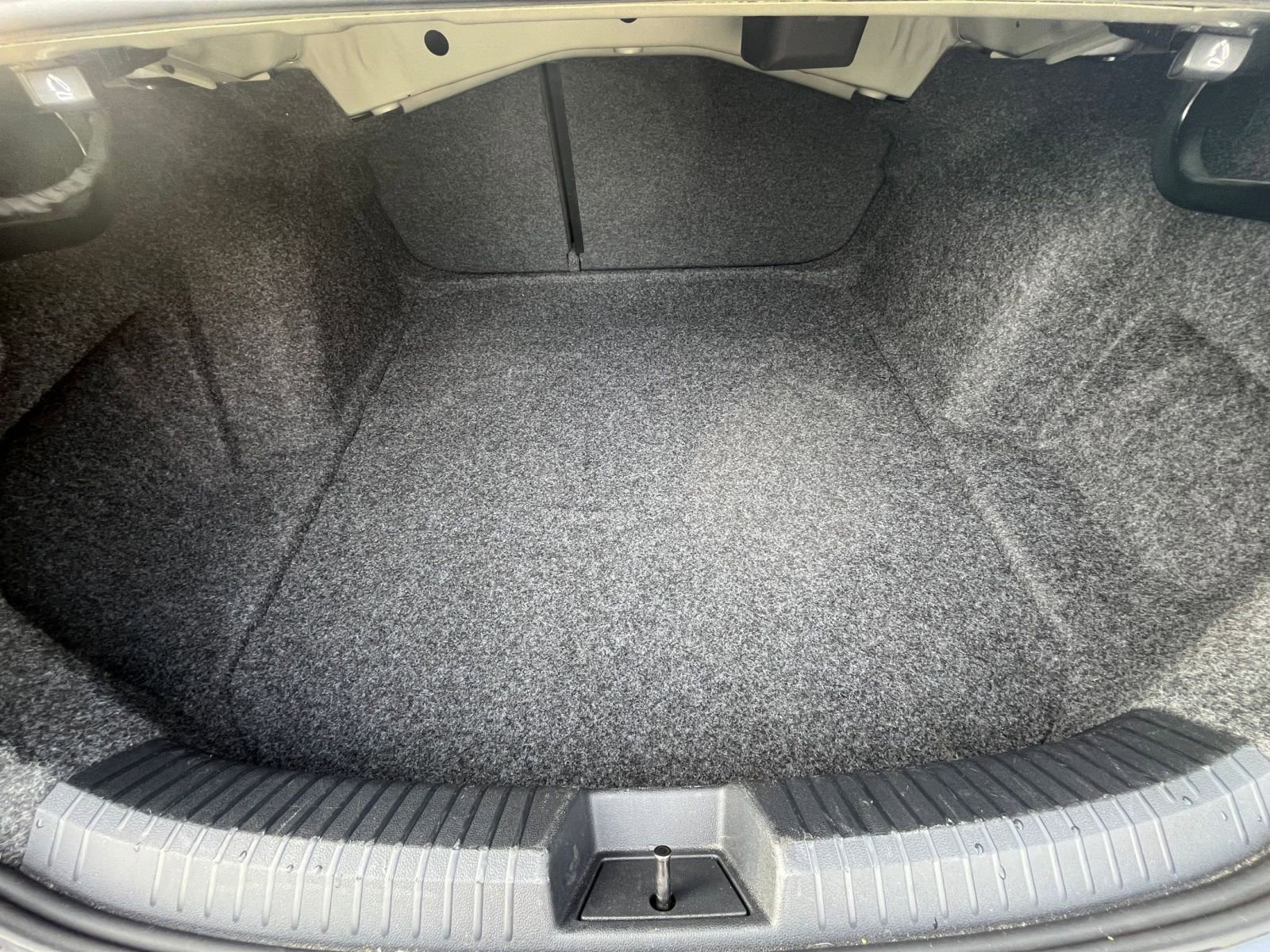 Used 2025 Volkswagen Jetta SE image 31