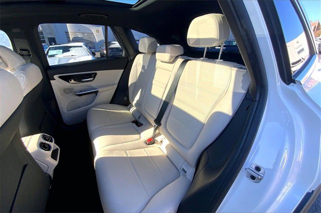 Used 2025 Mercedes-Benz GLC 350e 4MATIC image 17