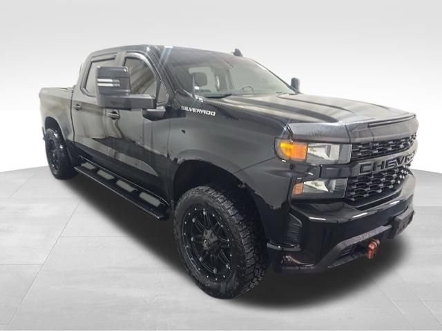 Used 2020 Chevrolet Silverado 1500 Custom w/ Custom Value Package AWD/4WD image 2