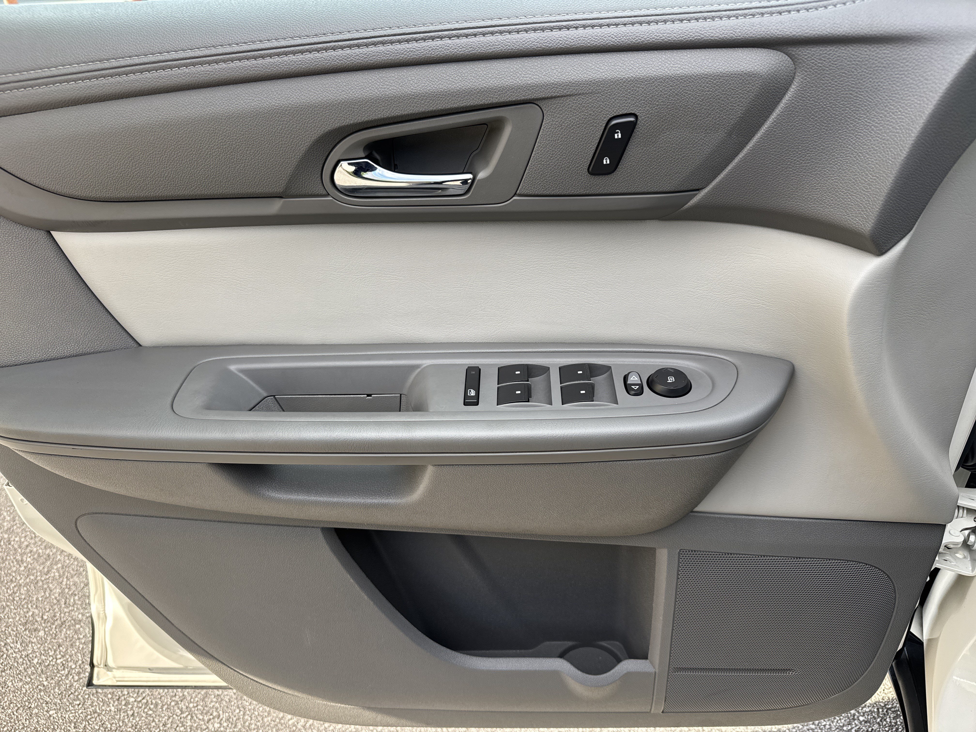 Used 2014 GMC Acadia SLE FWD image 14
