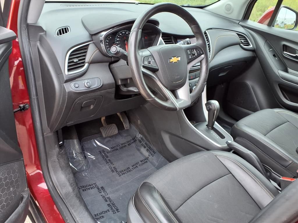 Used 2021 Chevrolet Trax LT w/ Driver Confidence Package image 5