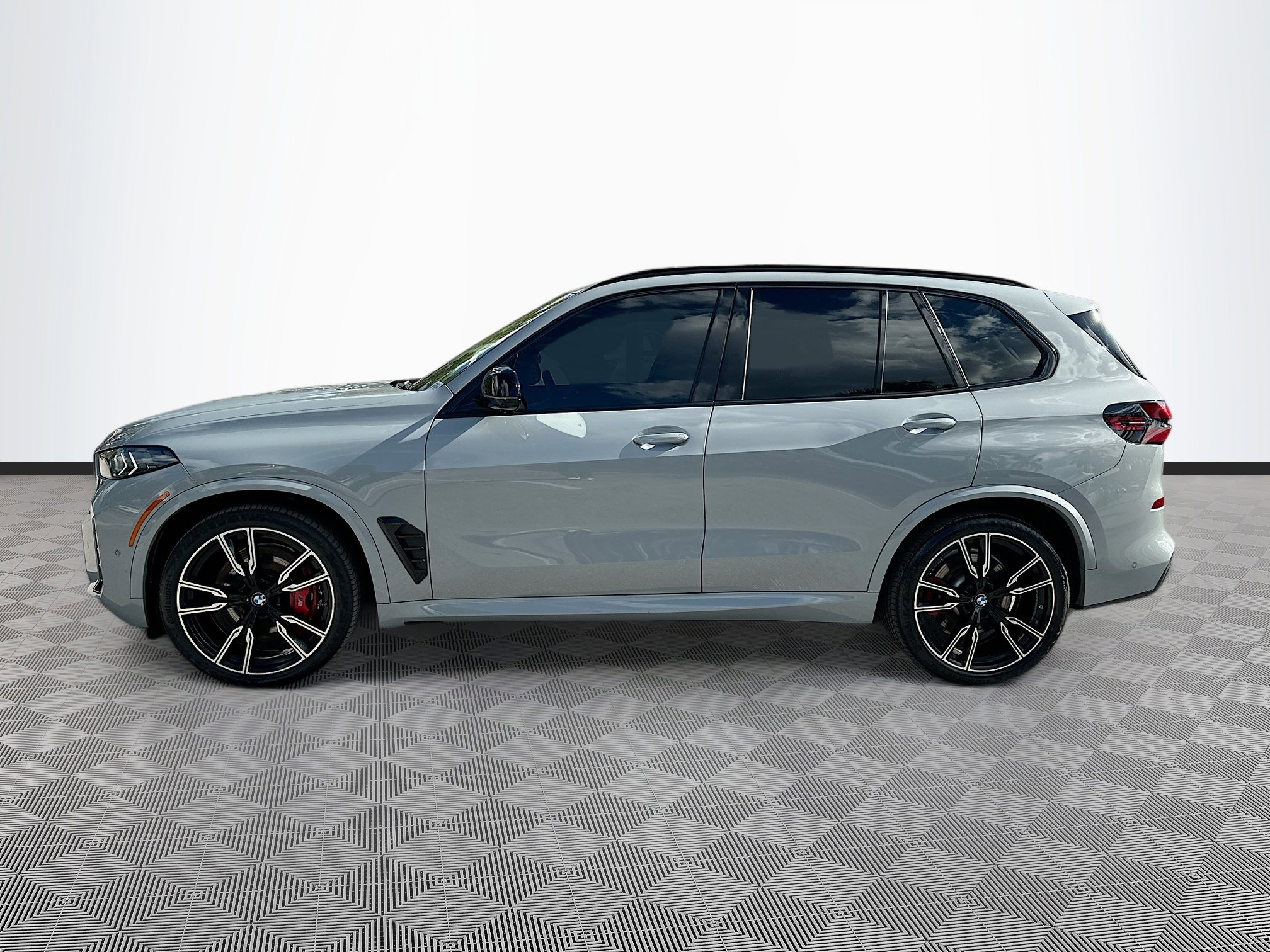 Certified 2024 BMW X5 M60i w/ Executive Package image 4