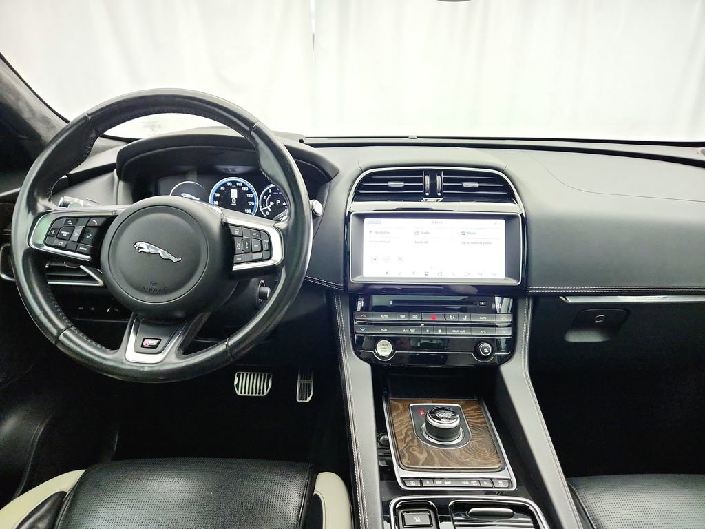 Used 2018 Jaguar F-PACE S image 15