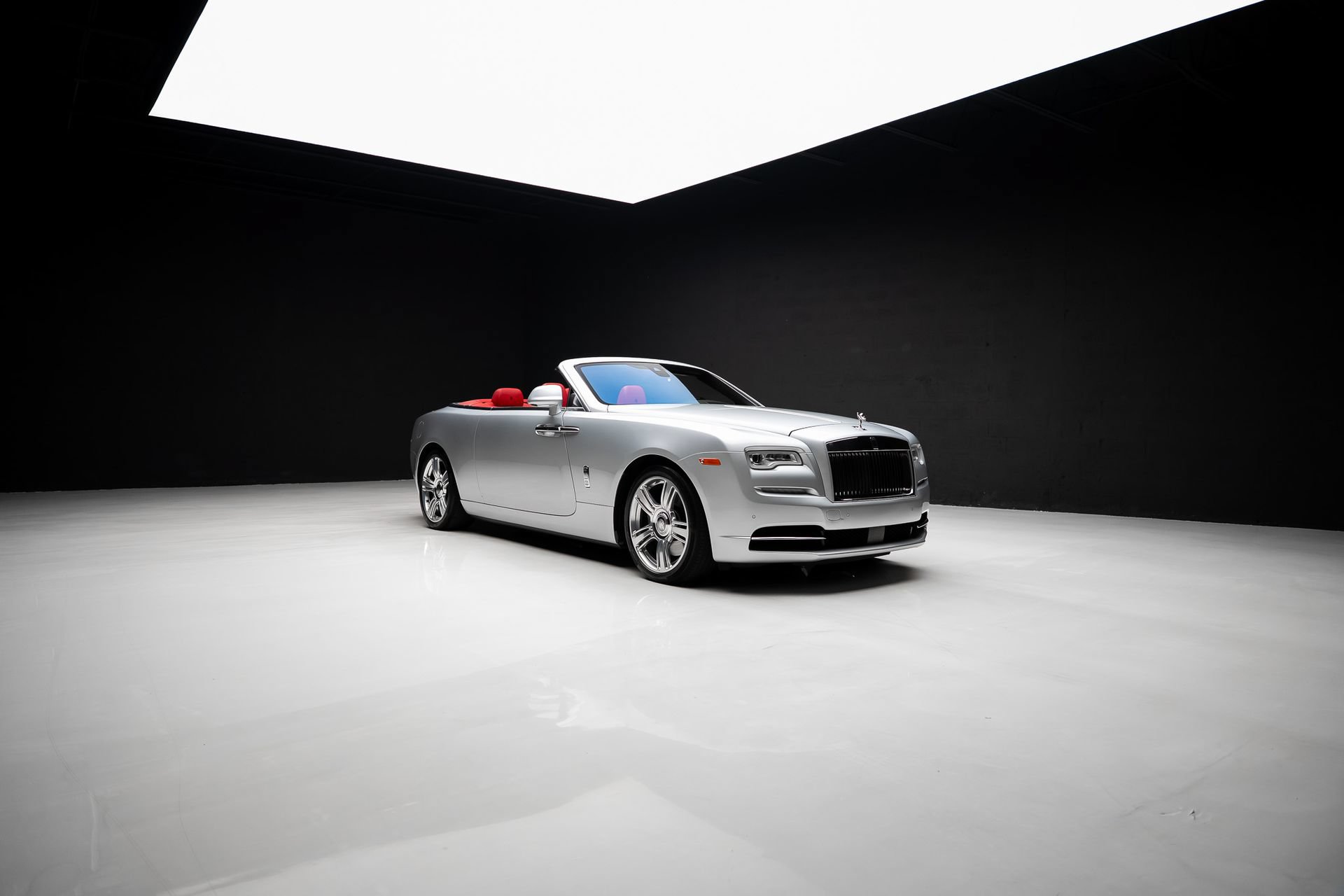 Used 2017 Rolls-Royce Dawn RWD image 92