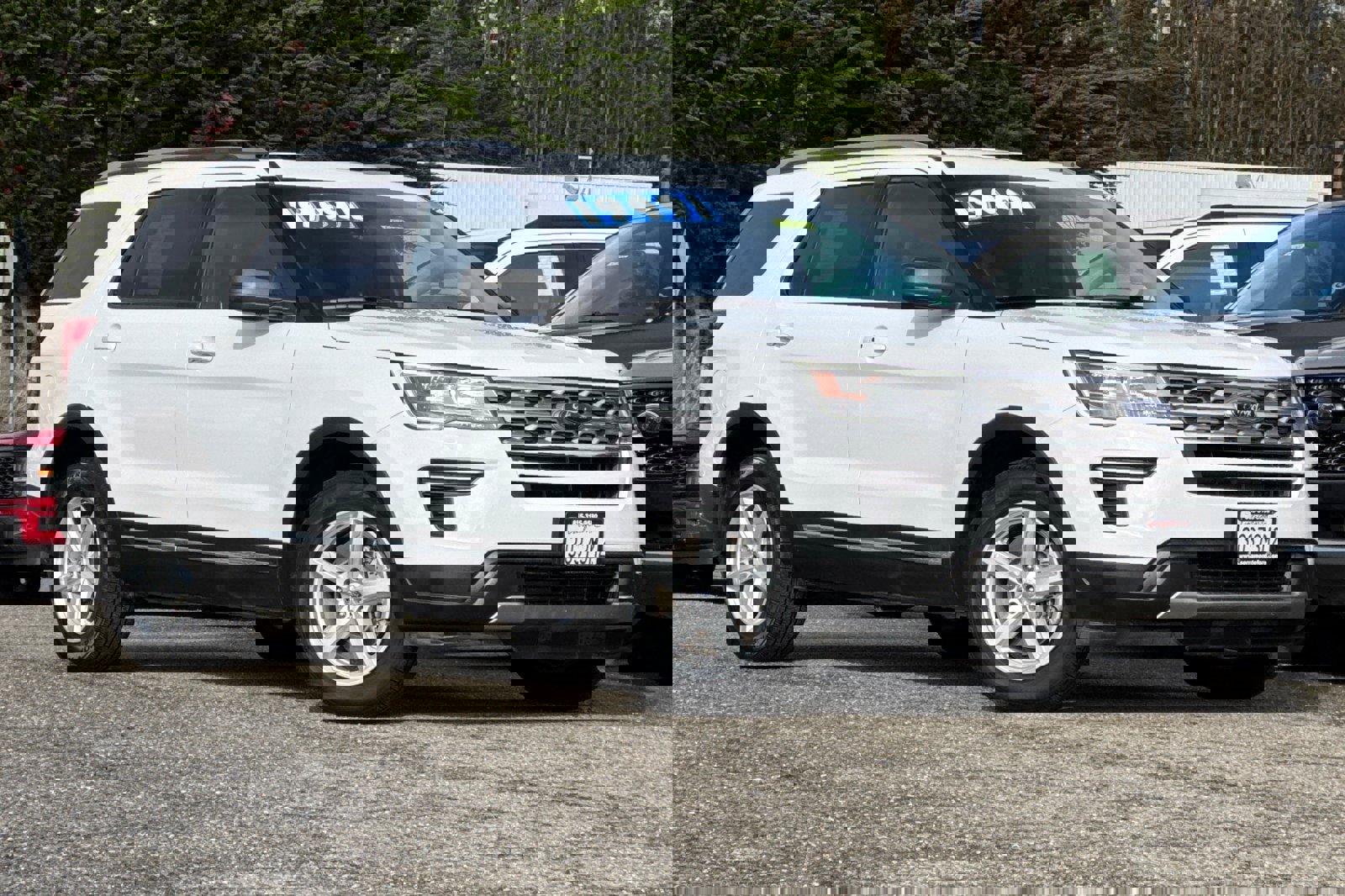 Used 2018 Ford Explorer XLT image 2