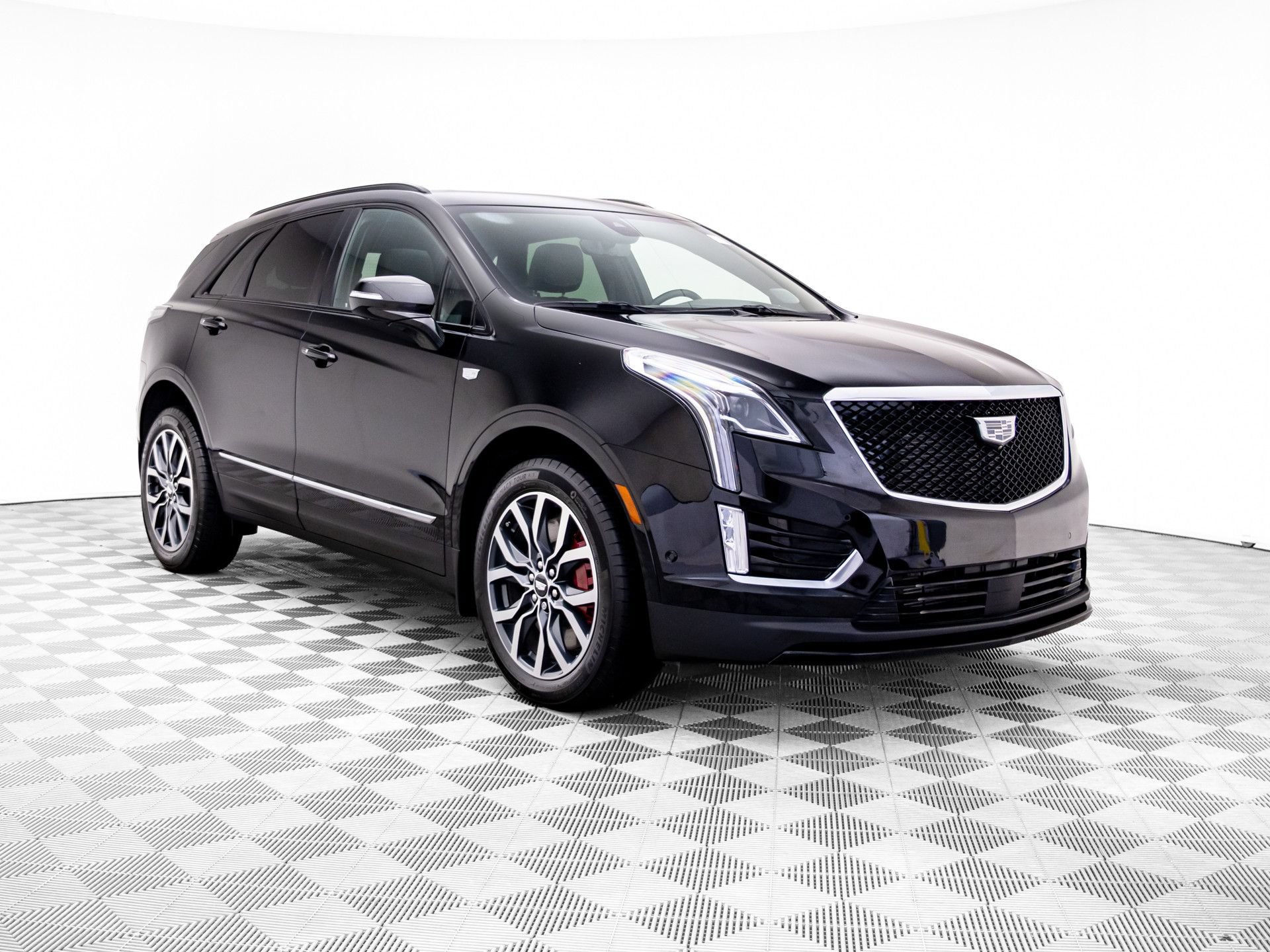Certified 2024 Cadillac XT5 Sportv w/ Platinum Package AWD/4WD image 7